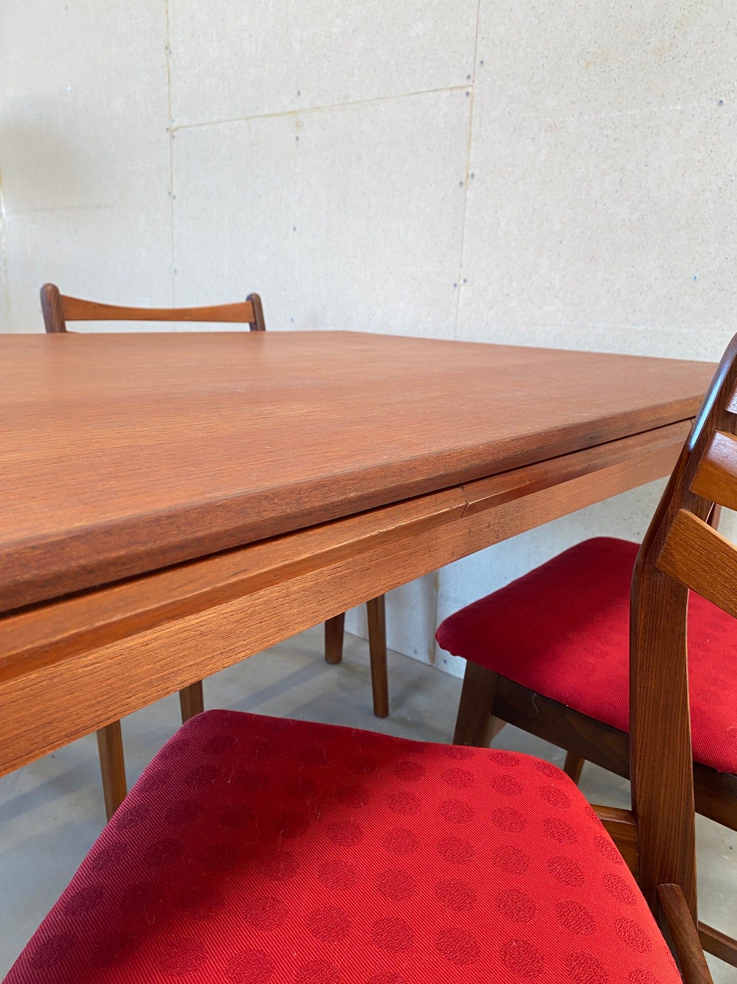 Teak table - extendable