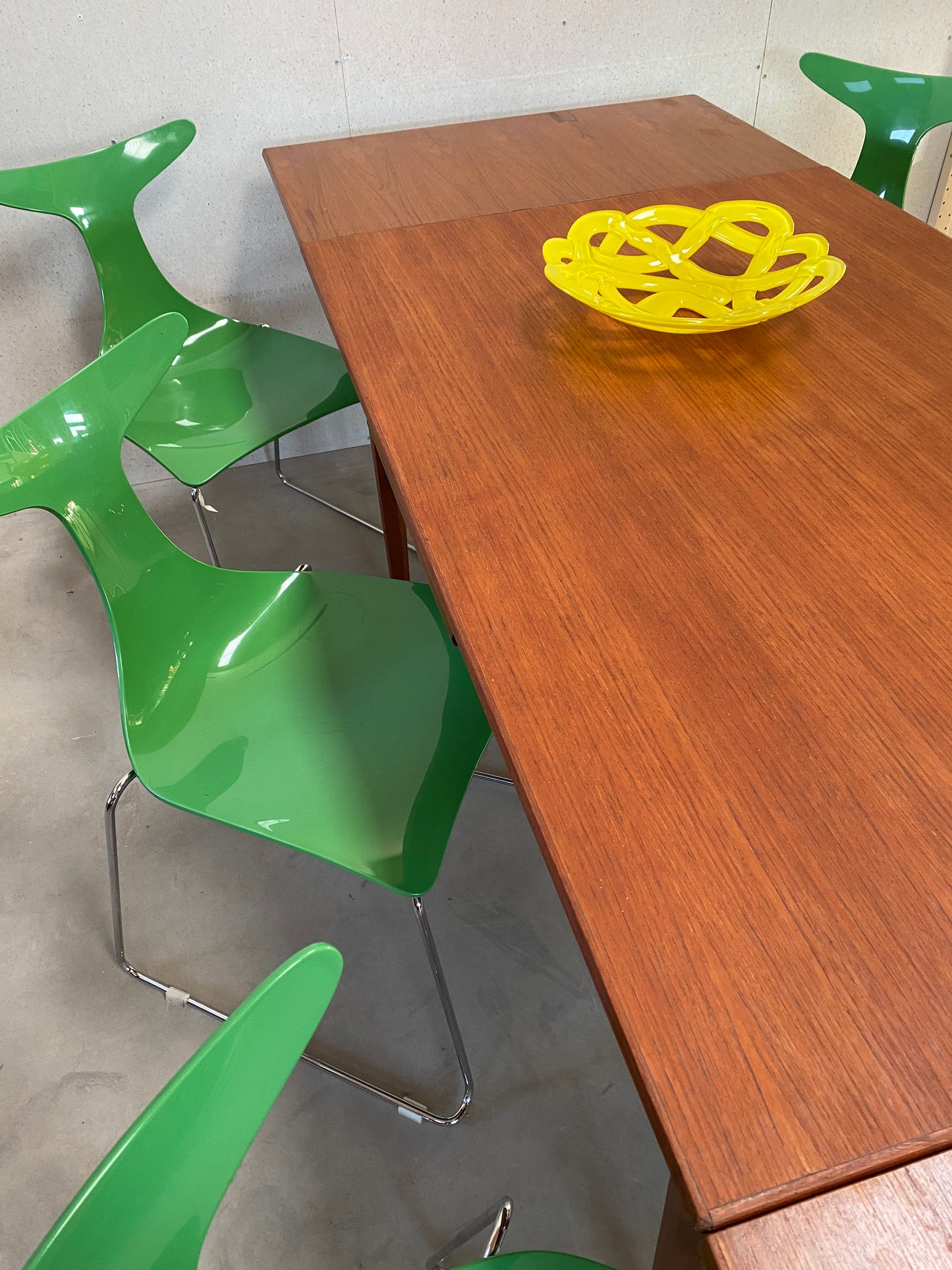 Teak table - extendable