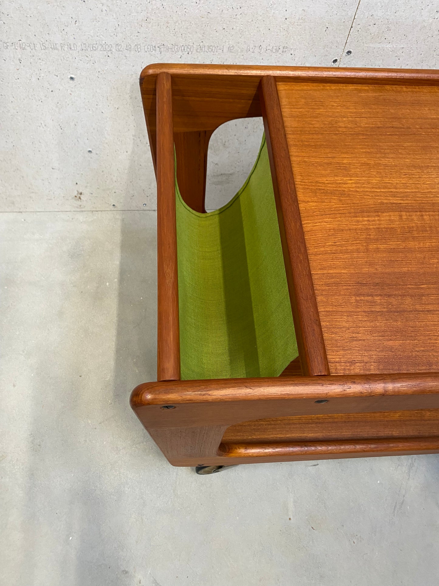 Beistelltisch - Teak - Zeitungswagen