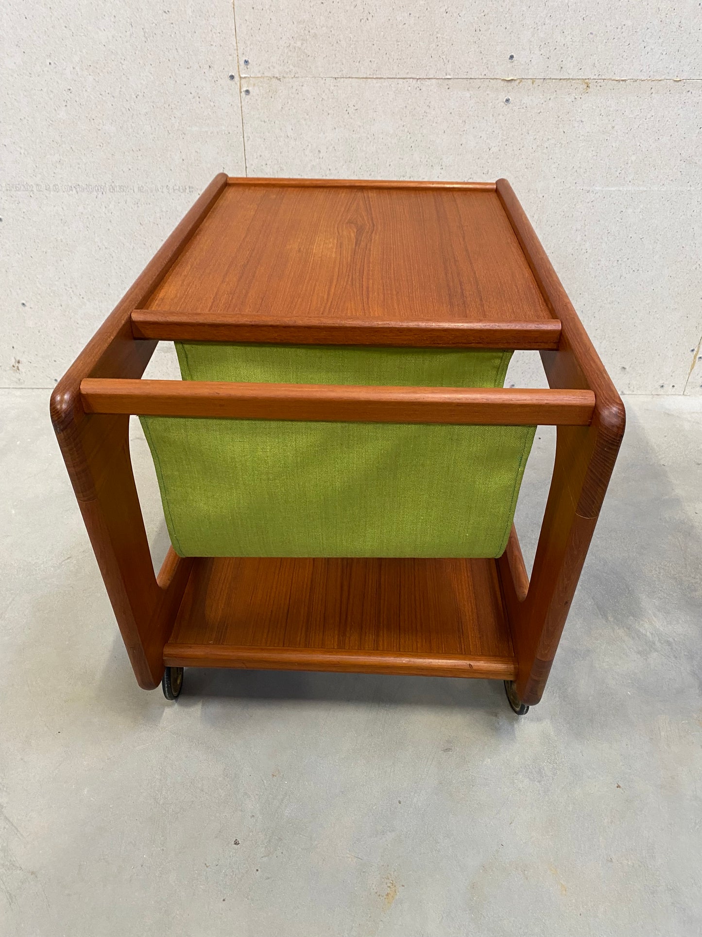Beistelltisch - Teak - Zeitungswagen