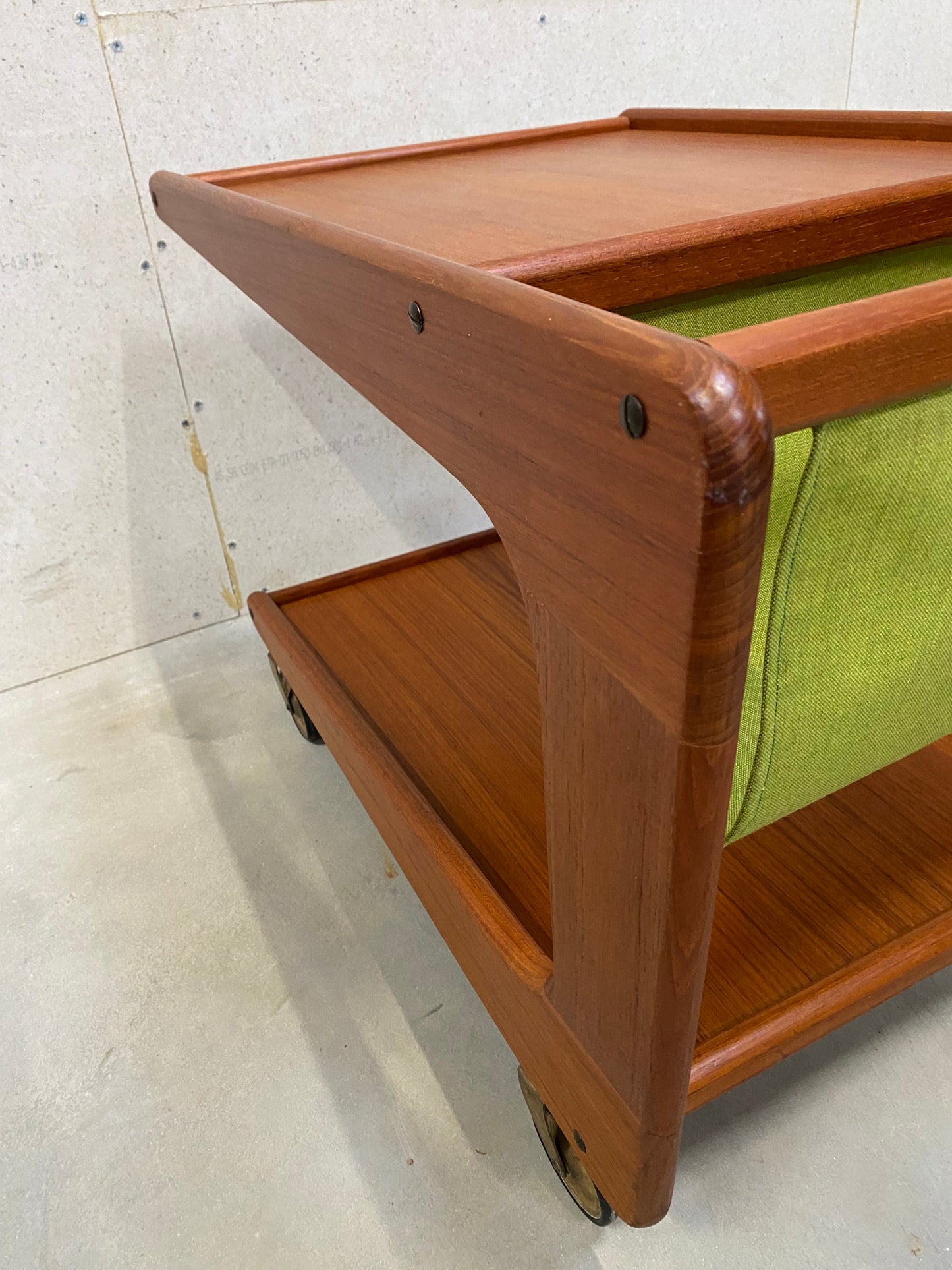 Beistelltisch - Teak - Zeitungswagen