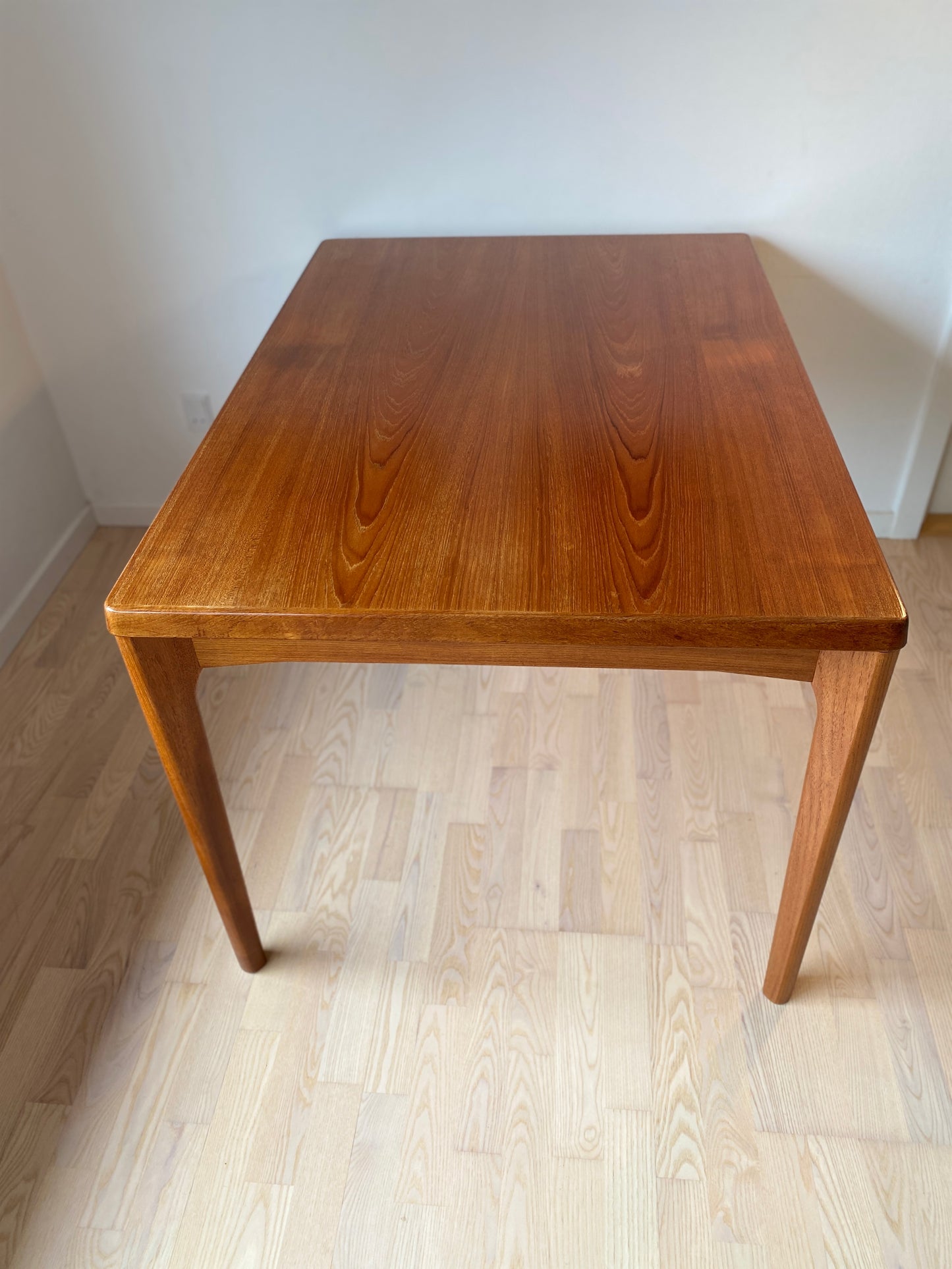 Esszimmertisch - Henning Kjærnulf