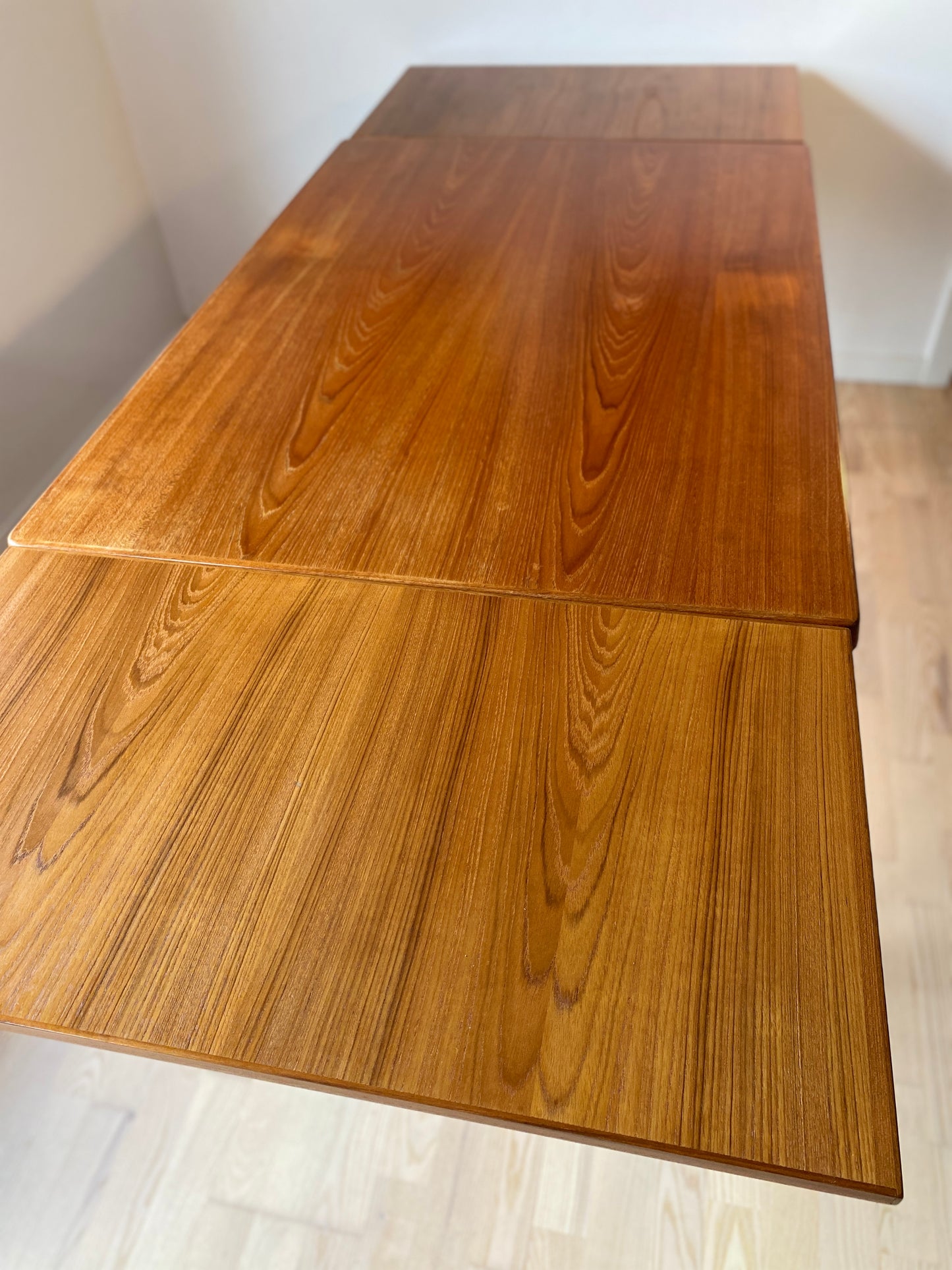 Esszimmertisch - Henning Kjærnulf