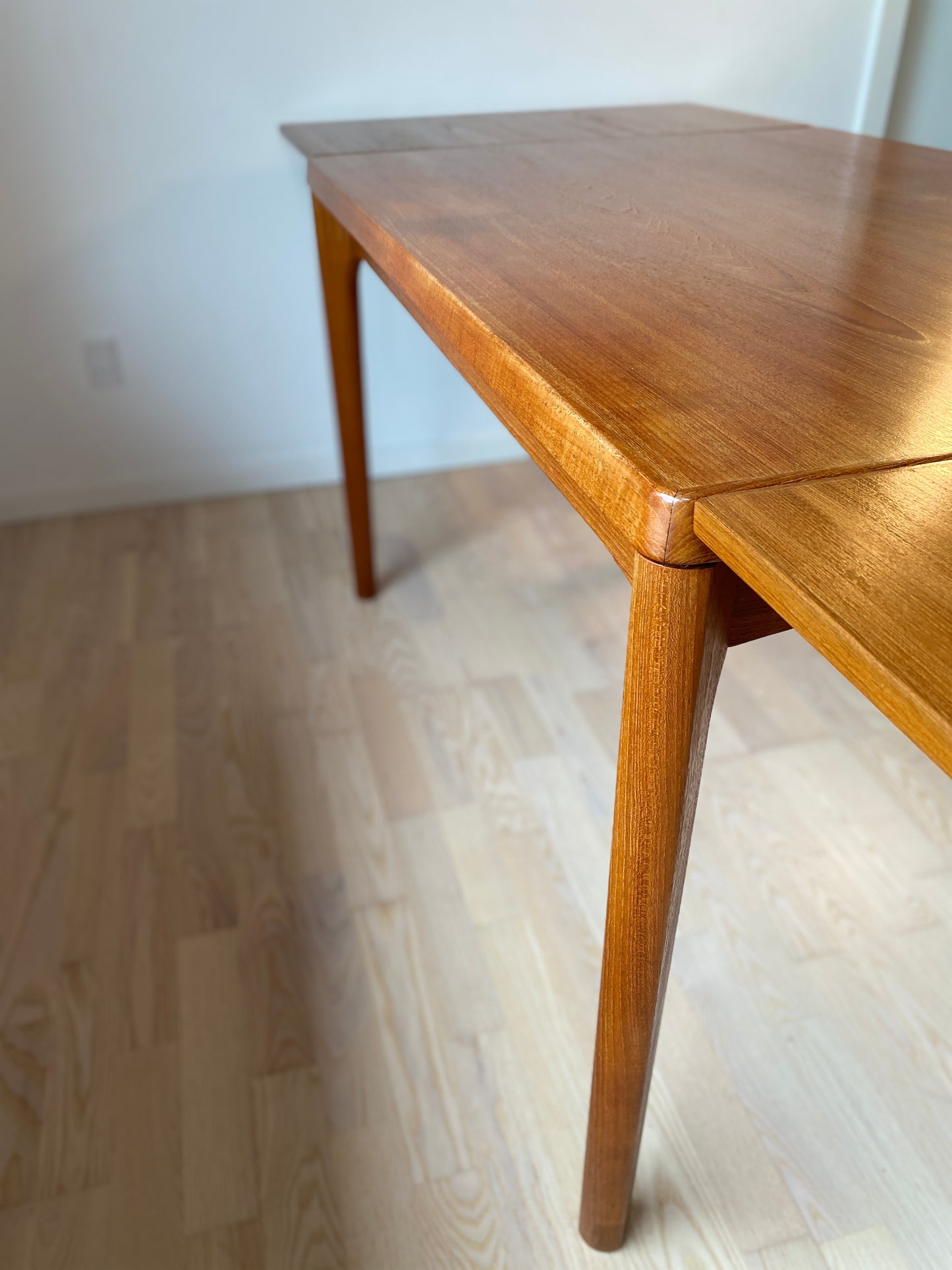 Esszimmertisch - Henning Kjærnulf