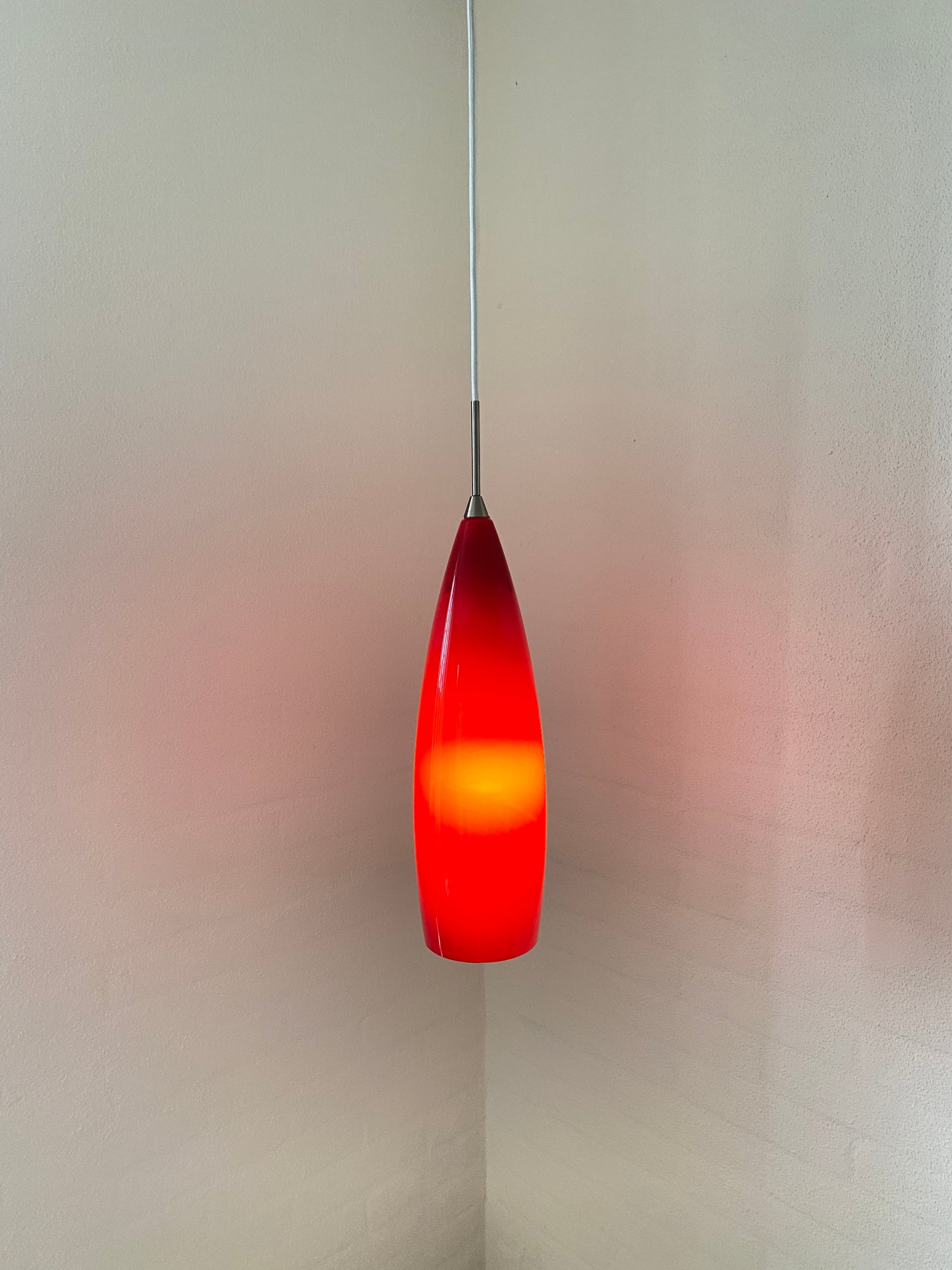 Hängelampe rot, Mundgeblasenens Einzelstück